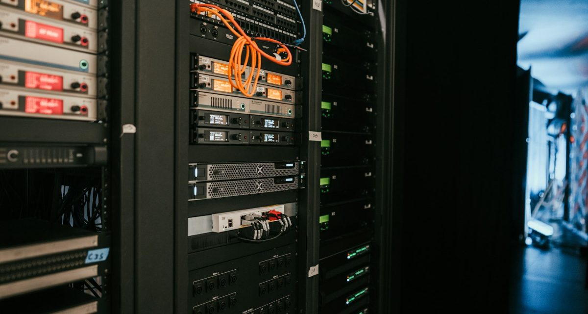 n8n Cloud vs self-host 2026: giá bao nhiêu, chọn cái nào cho SME & creator Việt?