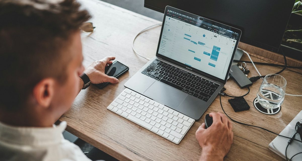 Review Zapier 2026: có đáng 19,99 USD/tháng? Cách tính task, AI Agents & so với Make, n8n