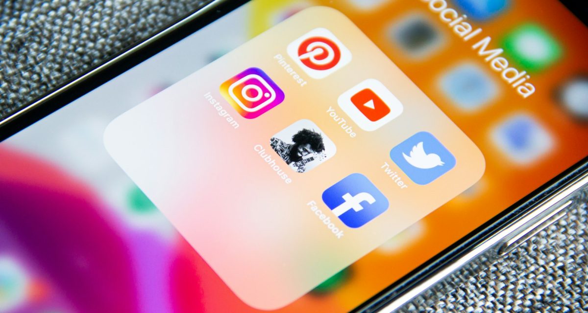 Top 7 công cụ lên lịch đăng bài social có AI tốt nhất 2026 (có giá, có gói free)