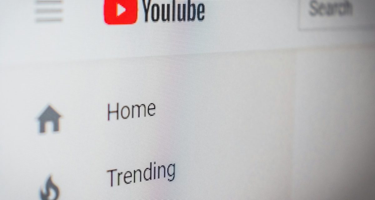 Tư duy “outlier”: cách tìm ý tưởng video YouTube triệu view 2026